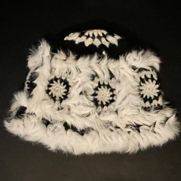 NEW BELLEWAERA BLACK WHITE FLUFFY CROCHET COTTON ANGORA WOOL HAT - Picture 6 of 6